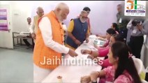 LOK SABHA ELECTION : PM मोदी ने अहमदाबाद में वोट डाला | PM Modi cast his vote in Ahmedabad