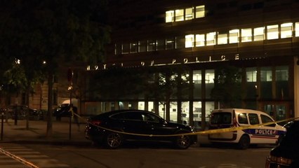 Un hombre dispara a dos agentes en una comisaría de París