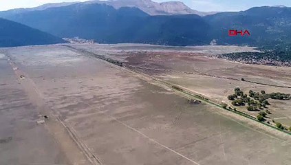 Avlan Gölü yaz gelmeden kurumaya başladı