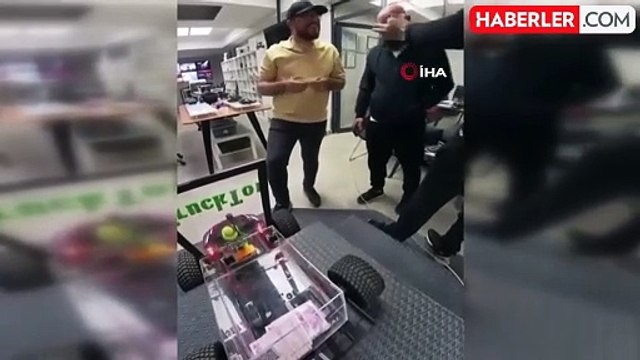 Maltepe'de dükkana giren uzaktan kumandalı araba ilgi odağı oldu