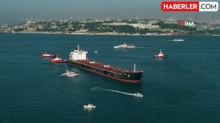 Ukrayna'dan Mısır'a seyir halindeki yük gemisi karaya oturdu