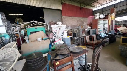 Besuch auf dem Recyclinghof. #Schrott #recycling #upcycling #Müll #stöbern #Flohmarkt #thailand (1080p_30fps_H264-128kbit_AAC)