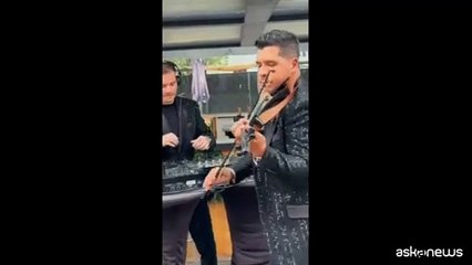 Il duo francese Karl Soon e Thx Violin rendono omaggio a Tuta Gold 🎻