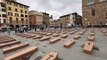 Stop ai morti sul lavoro, il flash mob con oltre 200 bare in piazza della Signoria
