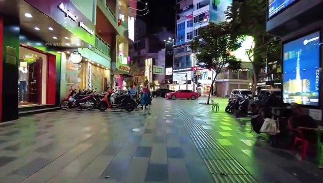 Vietnam Nightlife - Walking tour to explore the streets of Saigon - HCMC
