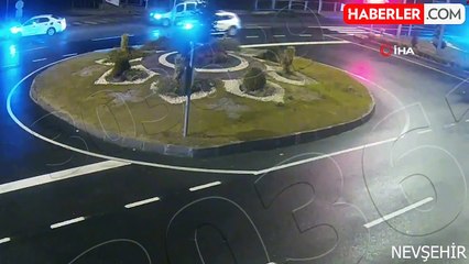 Kavşağa kontrolsüz girdi, otomobile böyle çaptı