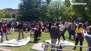 Un grupo de jóvenes acampa en la Universidad Complutense de Madrid contra el 
