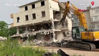 Kocaeli'de müteahhidin inşaat halindeki 24 daireyi 50 kişiye satıp kaçtığı bina yıkıldı