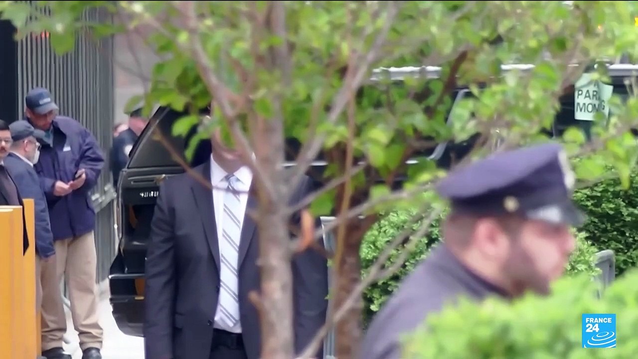 United States : Donald Trump faces jail threat over gag order violation