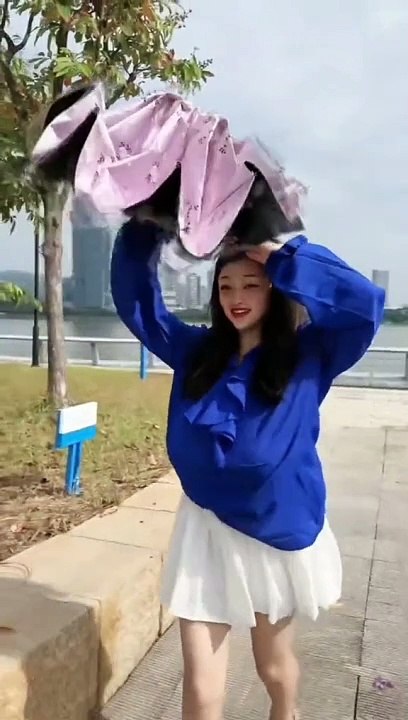 Surprise cute girl walk on road side #CapCut_2