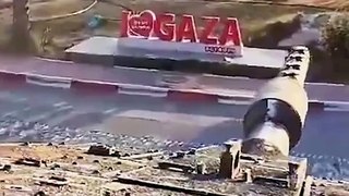 Gazze’nin Refah bölgesini işgal eden İsrail ordusunun, sivillere ait yapıları tahrip ettiği anlar