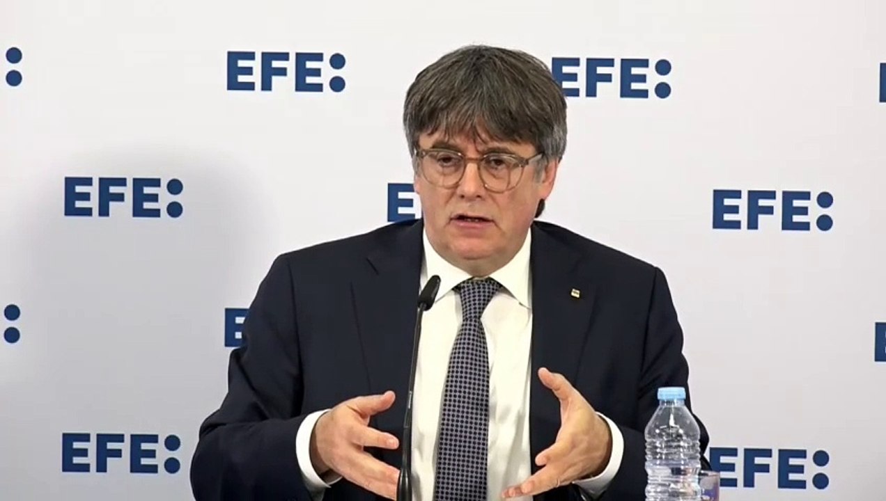 Puigdemont quiere que las empresas sean "obligadas" a garantizar que los inmigrantes hablen catalán