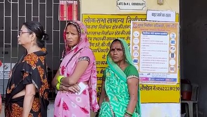 Primeiro-ministro Modi vota nas eleições indianas