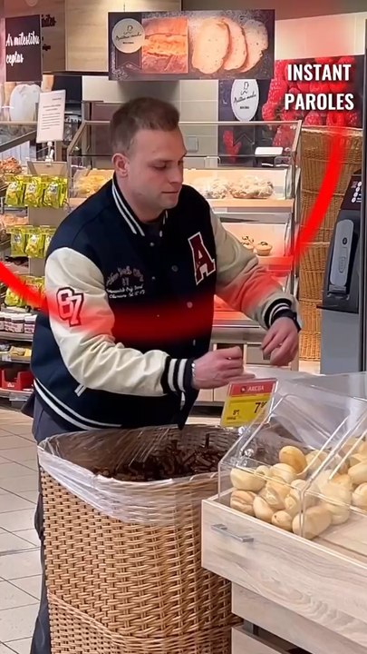 Cet homme tremble au supermarché puis reçoit un soutien précieux