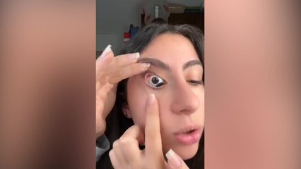 Una chica se hace viral por enseñar que tiene tres ojos