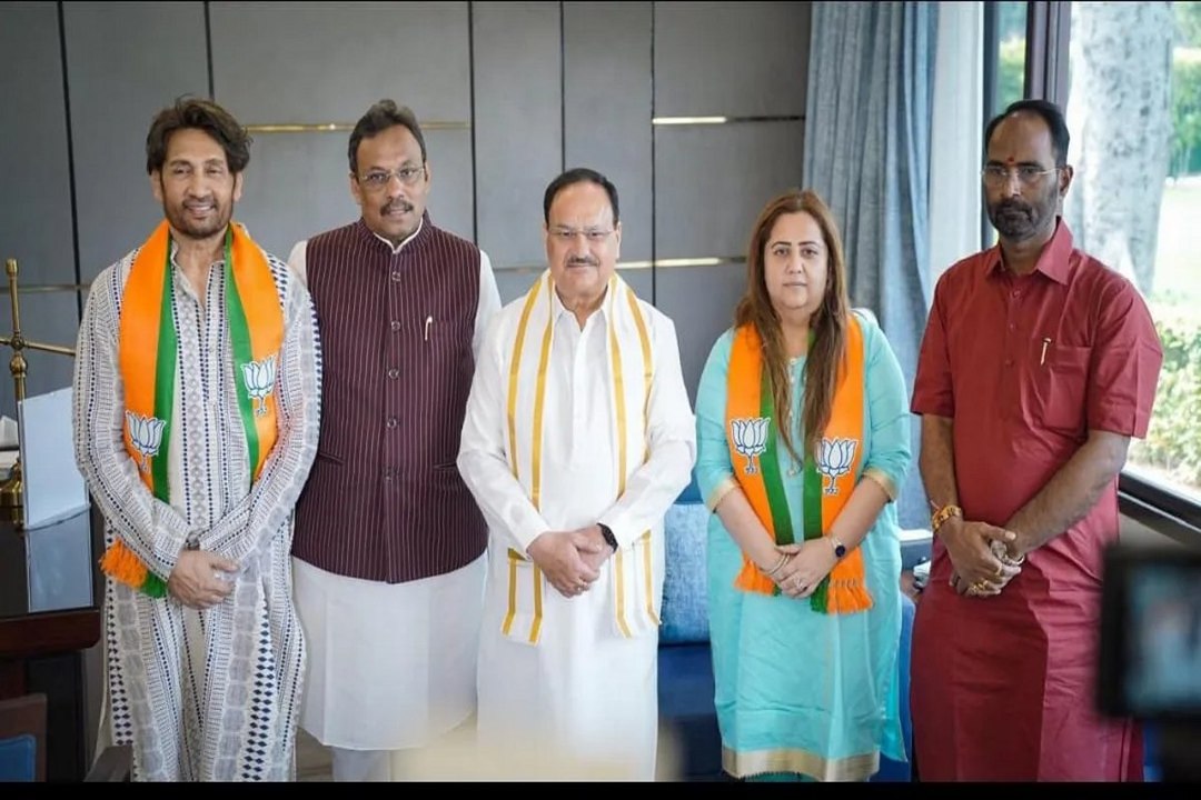 कांग्रेस की पूर्व प्रवक्ता राधिका खेड़ा और अभिन...