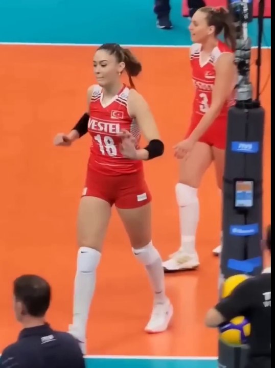 Zehra guns Turkish volleyball player