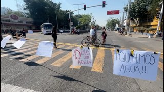 Bloquean carretera por falta de agua potable en Santa Rosa, Oaxaca