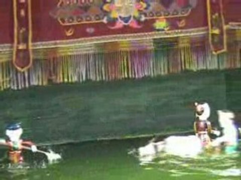 Spectacle des marionnettes sur l'eau à Hanoï