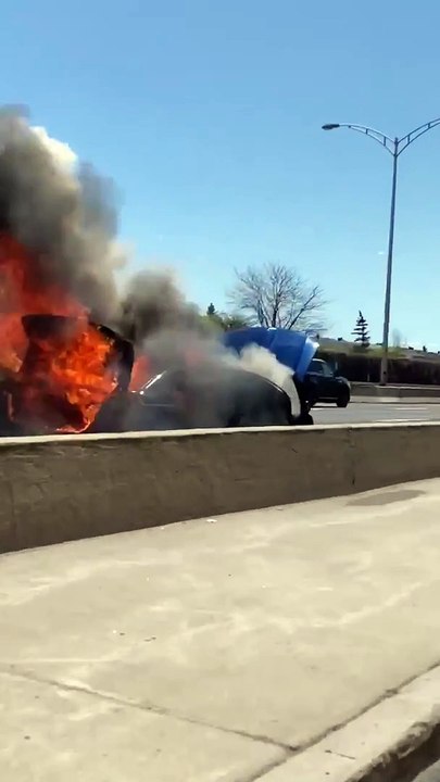 véhicule en feu autoroute 15