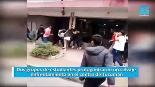Dos grupos de estudiantes protagonizaron un salvaje enfrentamiento en el centro de Tucumán