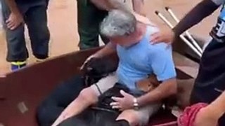 Emotivo rescate en Brasil: Hombre dijo que necesitaba ir por sus “cuatro hijos” y logró salvar a sus mascotas