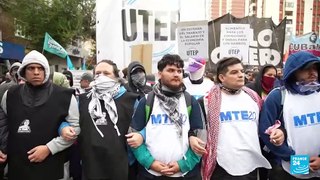 Oposición argentina protesta en rechazo al cierre de programas y comedores sociales