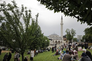 Türkiye'nin desteğiyle yeniden yapılan Arnaudiye Camii ibadete açıldı