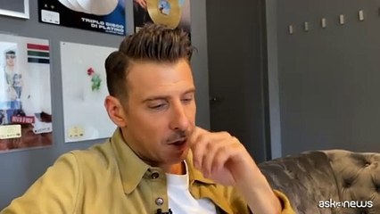 Un omaggio agli anni '60 di Francesco Gabbani in "Frutta malinconia"