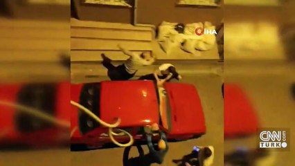 İstanbul'da park kavgası: Tekmeler havada uçuştu, kadın sopayla saldırdı