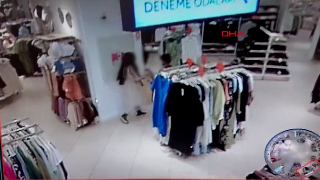 Yaşları küçük hırsızları güvenlik kameraları görüntüledi