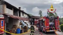 Belluno, esplosione e incendio per una fuga di gas in casa: anziano ustionato