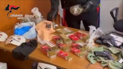 Sequestro di armi e droga a Napoli, anche maschere di "V per vendetta"