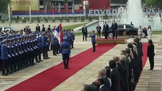 Xi Jinping é recebido com pompa na Sérvia