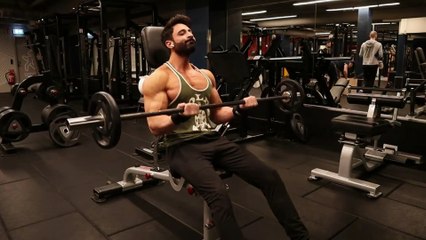 Close grip seated biceps curl