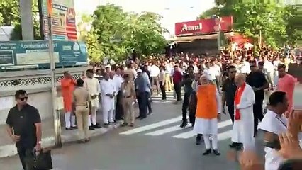 Download Video: Modi vota en las elecciones generales de la India arropado por cientos de seguidores