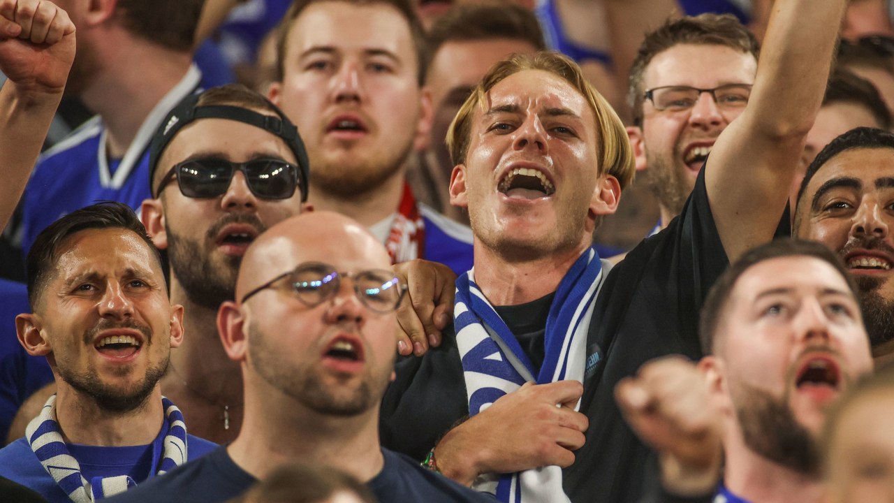 Becker nach Klassenerhalt von Schalke: 'Einfach froh, dass das Ding durch ist'