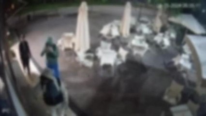 Verona, la spaccata al bar prima della fuga e il tuffo nell’Adige