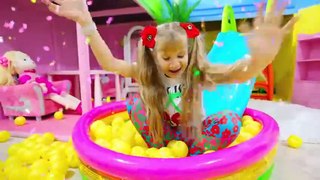 Four Colors Water Balloons Challenge with Roma and Friends