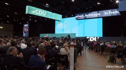 Von der Leyen: AfD fa propaganda per Putin e poi parla di patria...