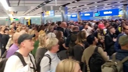Heathrow passengers cheer as Border Force reopens after widespread outage at UK airports