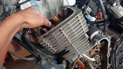 Menganalisa kerusakan pada sepeda motor pelajaran ini tidak terdapat di bangku sekolah