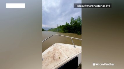 Texas Highway Turns Into a Flooded River — Residents Now Using Boats 🚤