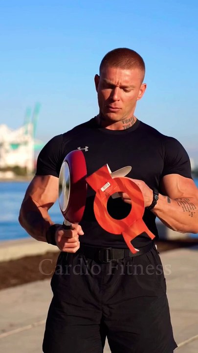 Bodybuilder Break Down A Fry-Pan
