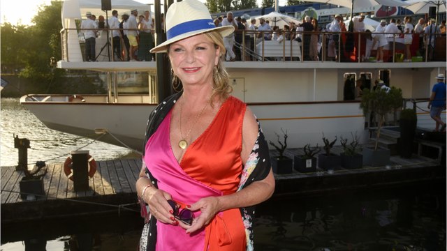 Voici - Jeane Manson hospitalisée et dans un état critique : les jours de la chanteuse ne sont plus en danger