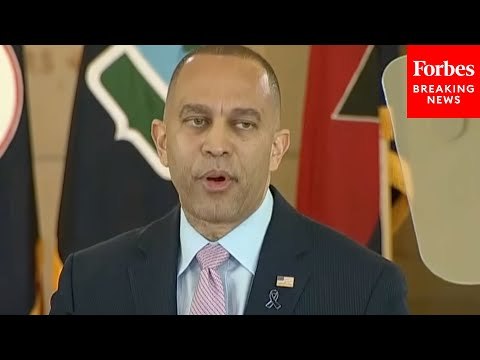 Hakeem Jeffries Speaks At Holocaust Remembrance Day Event After WH Announces Antisemitism Crackdown