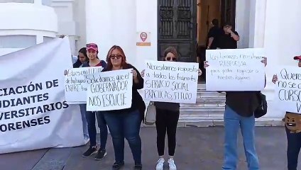 Manifestación de estudiantes de la Unison en Palacio de Gobierno