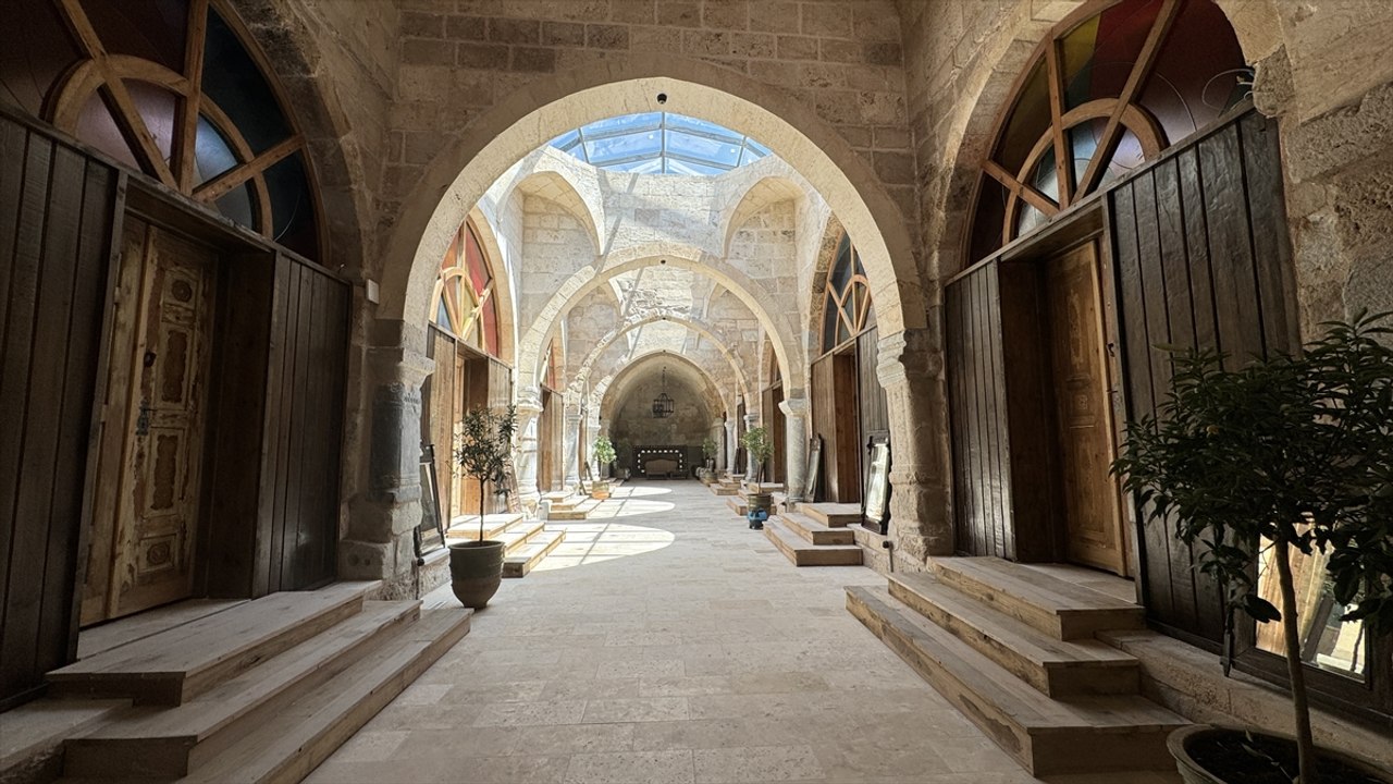 "Kervansaray otel" turizme katkı sunacak: Manzarası obruk gölü!