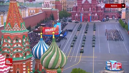 Rus kadın askerler, Zafer Günü'nde yürüdü