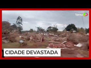 Imagens mostram cidade devastada no RS após água de enchente baixar